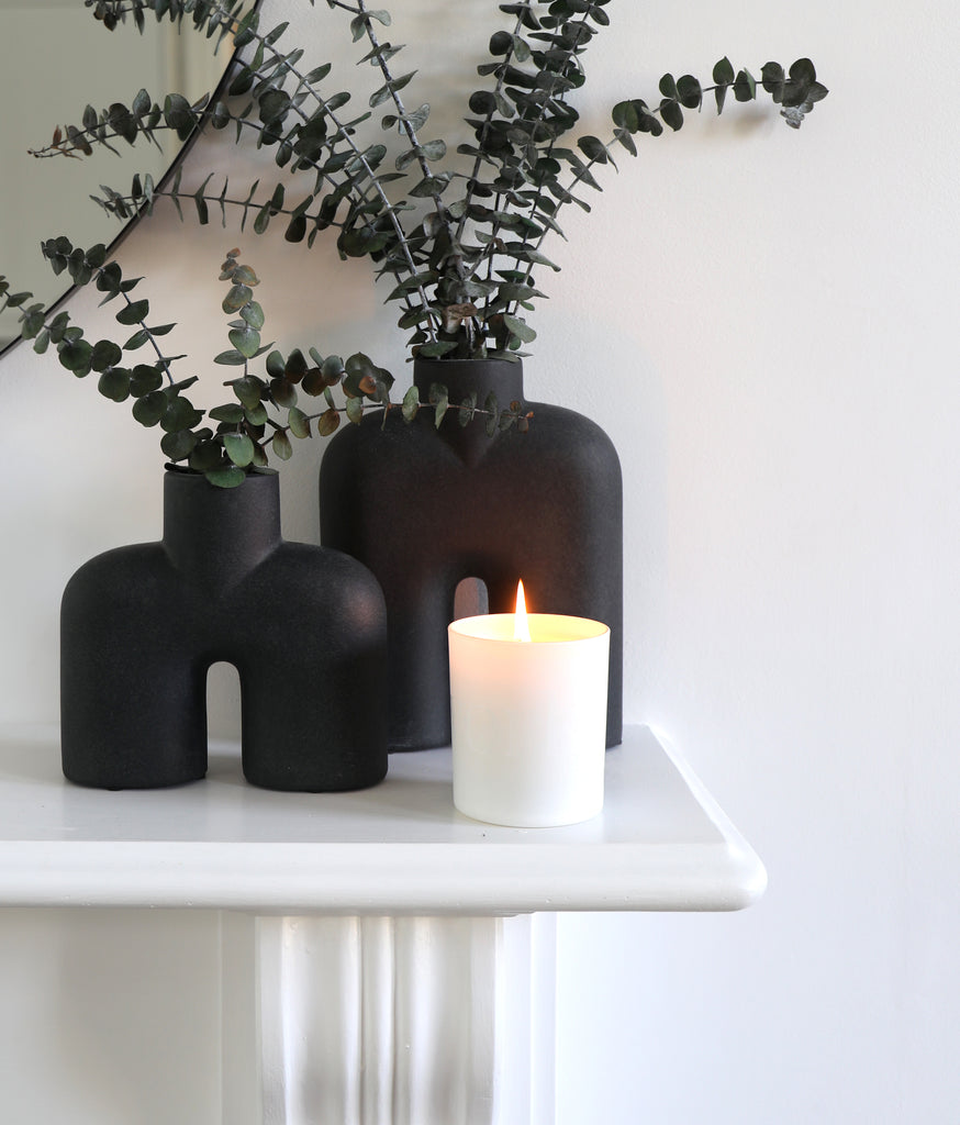 This Works Black Spice & Cedar Candle 220g